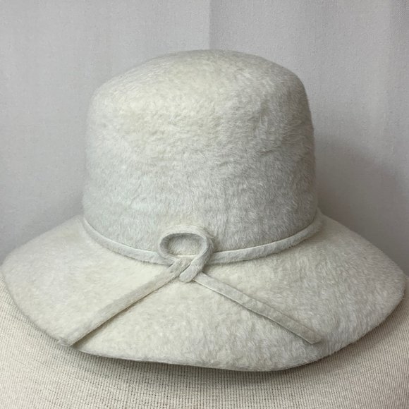 Atelier Spezial Damenhute Vaith Wertheim Cloche Hat Ivory Bow Accent - Picture 2 of 12